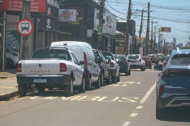 Com 2 corredores e s&oacute; 1 na ativa, tr&aacute;fego emperra na Av. Bandeirantes