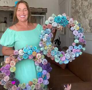 Pinhas colhidas na natureza viram decora&ccedil;&otilde;es nas m&atilde;os de Hermella