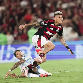 Carrascal decide no fim e garante vit&oacute;ria do Flamengo sobre o Racing