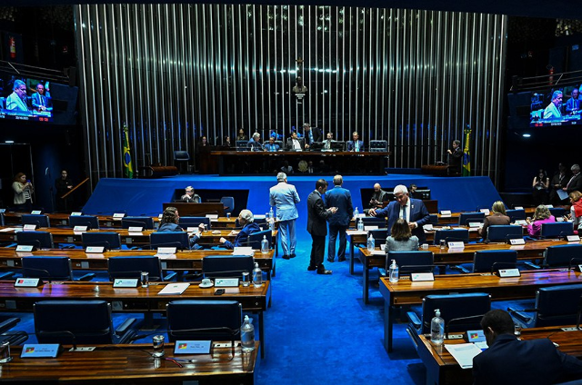 Senado aprova R$ 30 bilh&otilde;es fora do teto para projetos das For&ccedil;as Armadas