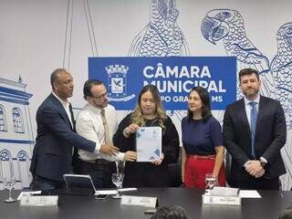 População segue “refém” em briga entre Prefeitura e Consórcio, dizem vereadores População segue “refém” em briga entre Prefeitura e Consórcio, dizem vereadores