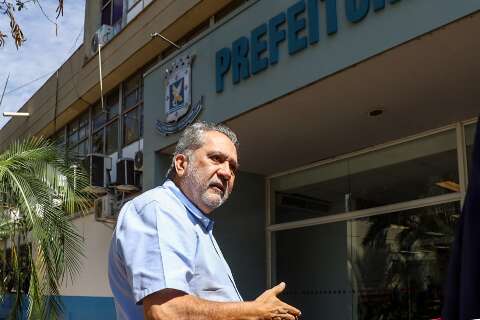 Diretor de cons&oacute;rcio chega &agrave; prefeitura ap&oacute;s paralisa&ccedil;&atilde;o de motoristas 