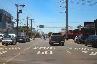 Com 2 corredores e s&oacute; 1 na ativa, tr&aacute;fego emperra na Av. Bandeirantes