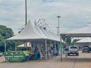Drive-Thru da Reciclagem recolhe de sucatas a remédios vencidos na Capital Drive-Thru da Reciclagem recolhe de sucatas a remédios vencidos na Capital