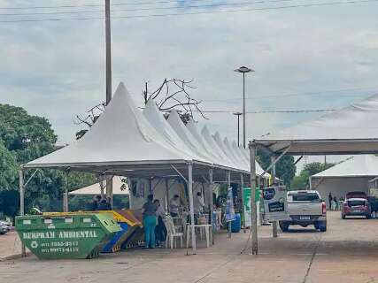 Drive-Thru da Reciclagem recolhe de sucatas a rem&eacute;dios vencidos na Capital