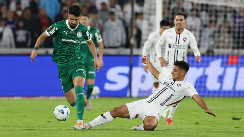 Palmeiras sofre derrota em Quito e enfrenta press&atilde;o na Libertadores