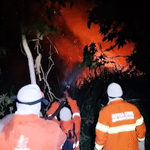 Inc&ecirc;ndio que amea&ccedil;ava casas pr&oacute;ximas &agrave; capta&ccedil;&atilde;o de &aacute;gua &eacute; controlado