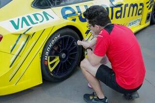 Parque das Na&ccedil;&otilde;es vira &quot;aut&oacute;dromo&quot; em evento que abre etapa da Stock Car