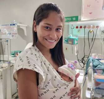 M&atilde;es criam &#039;toucas malucas&#039; para um pouco de leveza durante interna&ccedil;&atilde;o de beb&ecirc;s