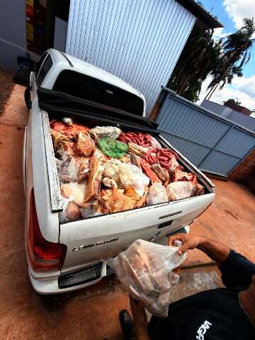 Polícia apreende quase 1 mil kg de carnes durante fiscalização em mercados