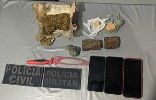 Jovem é resgatada com faca no pescoço durante “tribunal do crime” Jovem é resgatada com faca no pescoço durante “tribunal do crime”