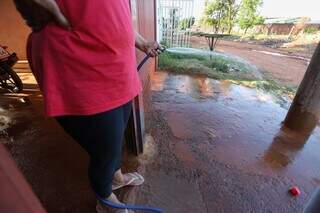 Donas de casa sofrem com ventania sem chuva no outubro de Campo Grande