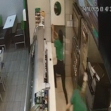 V&iacute;deo mostra ladr&atilde;o tentando furtar lanchonete antes de morrer em confronto 