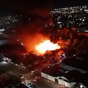 Loja de lubrificantes é consumida pelo fogo próximo ao Parque de Exposições Loja de lubrificantes é consumida pelo fogo próximo ao Parque de Exposições