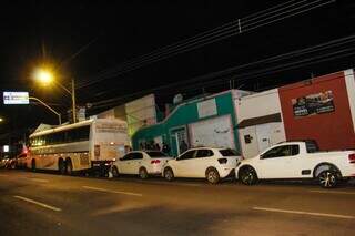 Ônibus perde freio, atinge motos e carros no Centro Ônibus perde freio, atinge motos e carros no Centro