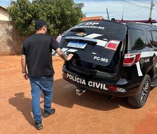 Traficante &eacute; preso ao tentar matar policial e manter usu&aacute;ria em c&aacute;rcere