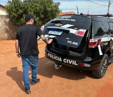 Traficante &eacute; preso ao tentar matar policial e manter usu&aacute;ria em c&aacute;rcere