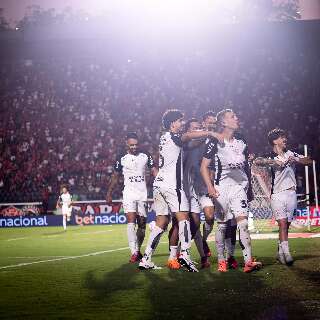 Com gols no 2&ordm; tempo, Corinthians bate Vit&oacute;ria e Atl&eacute;tico-MG supera Cear&aacute;