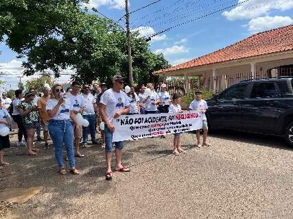 Familiares e amigos voltam a local de acidente para pedir justiça por Marielli Familiares e amigos voltam a local de acidente para pedir justiça por Marielli