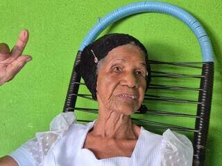 Dona Leonor fez 100 anos cercada por quatro gerações da família Dona Leonor fez 100 anos cercada por quatro gerações da família