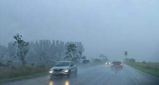 Nas rodovias de MS, chuva forte é sinal de alerta e cuidado redobrado  Nas rodovias de MS, chuva forte é sinal de alerta e cuidado redobrado