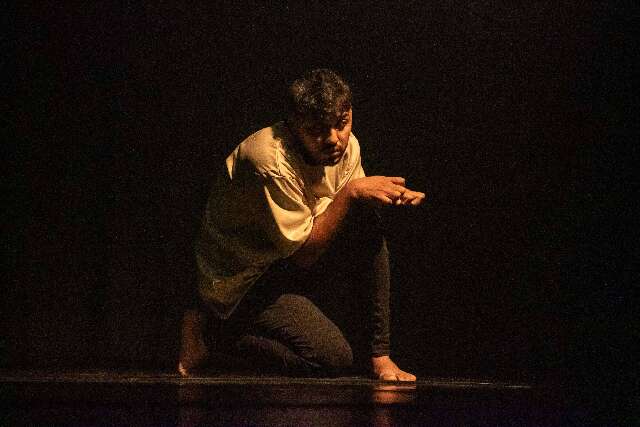 Artistas apresentam solos de dança em festival gratuito no Teatro Prosa