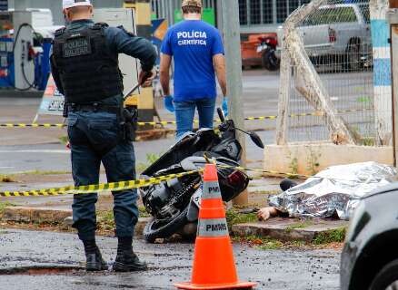 Motociclista perde controle, bate em poste e morre na Avenida Thyrson de Almeida Motociclista perde controle, bate em poste e morre na Avenida Thyrson de Almeida