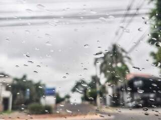 Domingo é de chuva, temperatura amena e alerta em 47 cidades Domingo é de chuva, temperatura amena e alerta em 47 cidades