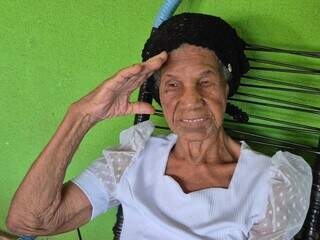 Dona Leonor fez 100 anos cercada por quatro gerações da família Dona Leonor fez 100 anos cercada por quatro gerações da família
