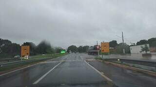 Nas rodovias de MS, chuva forte é sinal de alerta e cuidado redobrado  Nas rodovias de MS, chuva forte é sinal de alerta e cuidado redobrado