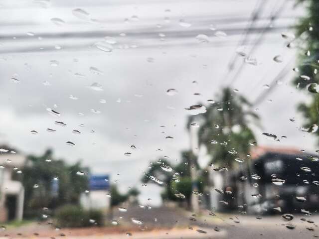 Domingo é de chuva, temperatura amena e alerta em 47 cidades