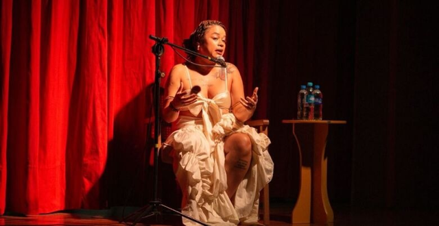 Domingo tem jogo no telão, cinema promocional e noite da poesia