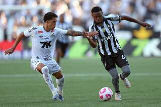 Botafogo empata com o Santos após abrir vantagem duas vezes Botafogo empata com o Santos após abrir vantagem duas vezes