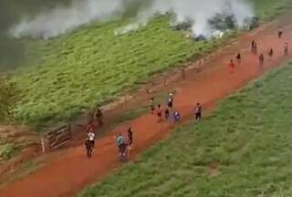Indígenas Guarani-Kaiowá deixam fazenda em Caarapó e retornam à área de retomada Indígenas Guarani-Kaiowá deixam fazenda em Caarapó e retornam à área de retomada