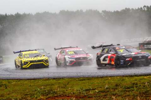 Pilotos elogiam público, mas fazem críticas ao asfalto do autódromo Pilotos elogiam público, mas fazem críticas ao asfalto do autódromo