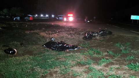 Motociclista morre atropelado por van em frente a presídio Motociclista morre atropelado por van em frente a presídio