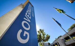 Governo antecipa salários em homenagem ao Dia do Servidor Governo antecipa salários em homenagem ao Dia do Servidor