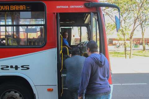 Finados terá passagens de ônibus por R$ 2,00 e linhas especiais para cemitérios Finados terá passagens de ônibus por R$ 2,00 e linhas especiais para cemitérios