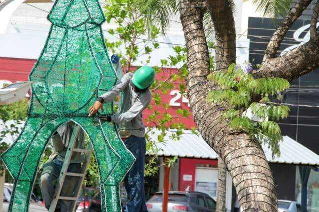 Decoração natalina em Três Lagoas é antecipada para fomentar comércio