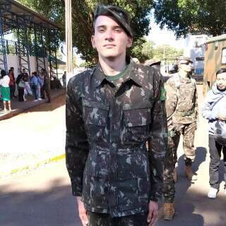 Família acusa Exército de ignorar sofrimento de soldado que morreu em serviço Família acusa Exército de ignorar sofrimento de soldado que morreu em serviço