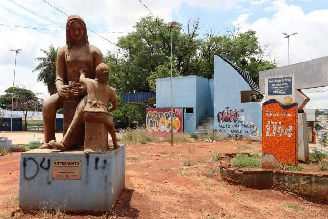 Apesar de contrato assinado, obra na Praça dos Imigrantes não tem previsão