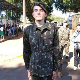 Família acusa Exército de ignorar sofrimento de soldado que morreu em serviço Família acusa Exército de ignorar sofrimento de soldado que morreu em serviço