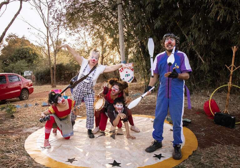 Espetáculo circense “Em busca do Japuka” leva aventura à praça