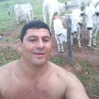 Jornalista revive tragédia ao descobrir que assassino de irmã matou outra mulher Jornalista revive tragédia ao descobrir que assassino de irmã matou outra mulher