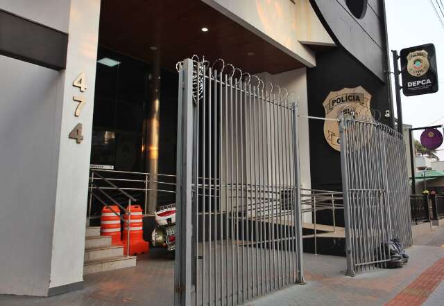 M&atilde;e e padrasto s&atilde;o presos ap&oacute;s resgate de crian&ccedil;a ferida no pesco&ccedil;o e na m&atilde;o