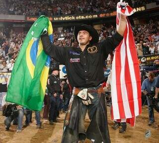 Adriano Moraes traz etapa mundial da PBR a Campo Grande e diz sentir-se em casa Adriano Moraes traz etapa mundial da PBR a Campo Grande e diz sentir-se em casa