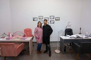 José deixou emprego de eletricista para ser manicure ao lado da esposa José deixou emprego de eletricista para ser manicure ao lado da esposa