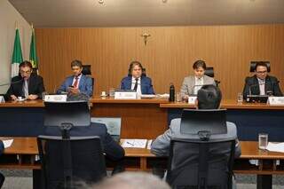 CCJR aprova orçamento de 2026 e proposta segue para votação entre deputados CCJR aprova orçamento de 2026 e proposta segue para votação entre deputados