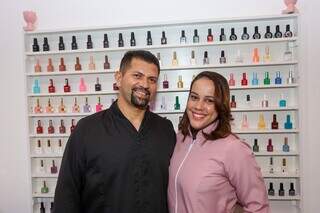 José deixou emprego de eletricista para ser manicure ao lado da esposa José deixou emprego de eletricista para ser manicure ao lado da esposa