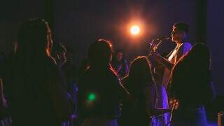 Pentecostais atraem jovens e impulsionam salto de 43% de evang&eacute;licos em MS